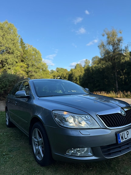 Skoda Octavia 3 of 10