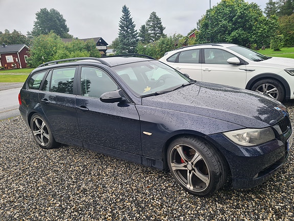 BMW 320i 3 of 3