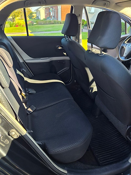 Toyota Yaris 4 of 6