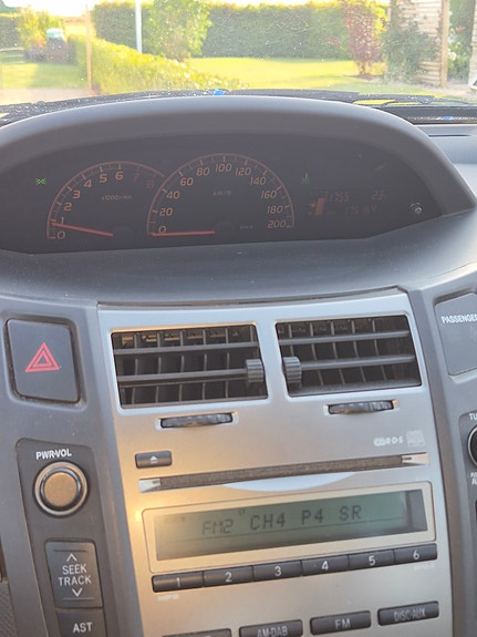 Toyota Yaris 5 of 6