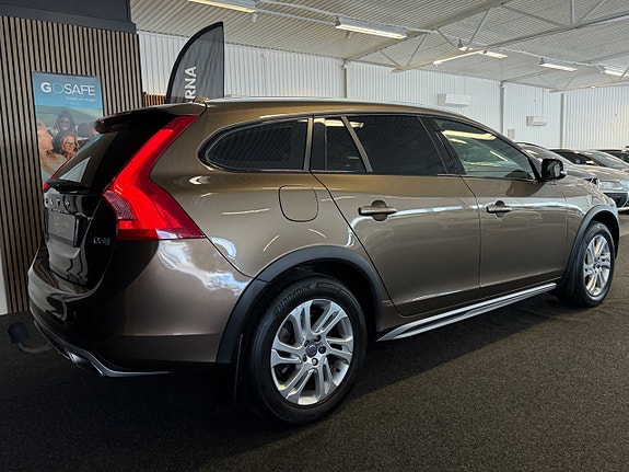 Volvo V60 Cross Country 6 of 21