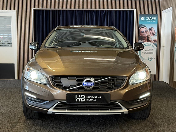 Volvo V60 Cross Country 2 of 21