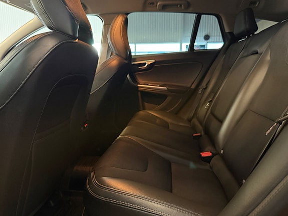 Volvo V60 Cross Country 12 of 21
