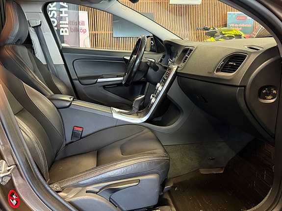 Volvo V60 Cross Country 8 of 21