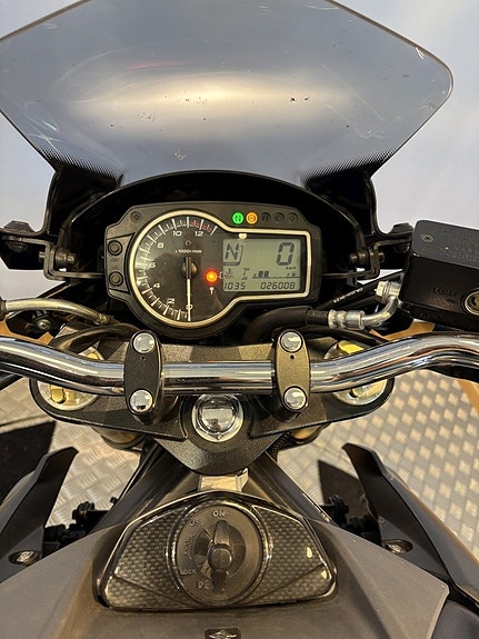Suzuki GSR750 ABS - Alternativ 1 MC 13 of 15
