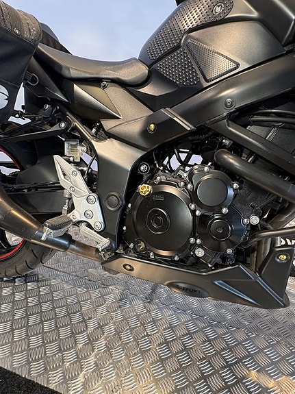 Suzuki GSR750 ABS - Alternativ 1 MC 12 of 15