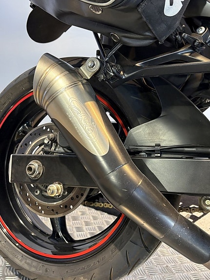 Suzuki GSR750 ABS - Alternativ 1 MC 11 of 15