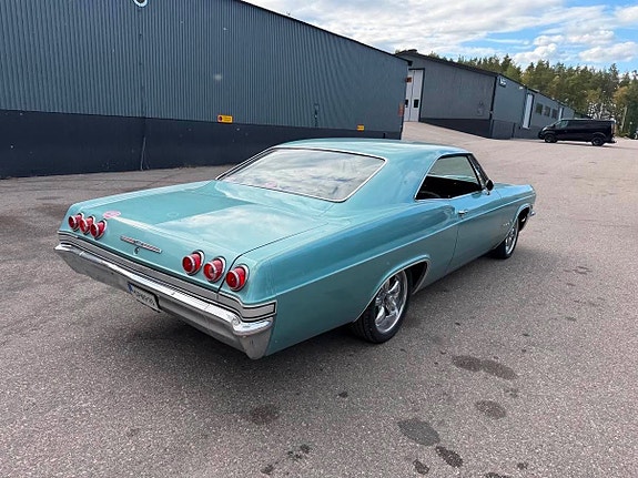 Chevrolet Impala 7 of 30