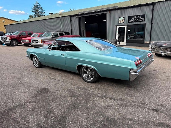 Chevrolet Impala 9 of 30