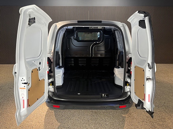 Ford Transit Courier 13 of 14