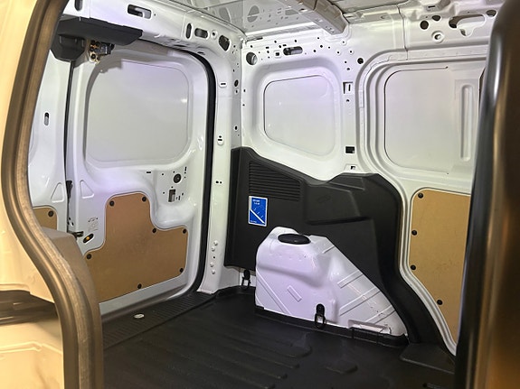 Ford Transit Courier 14 of 14