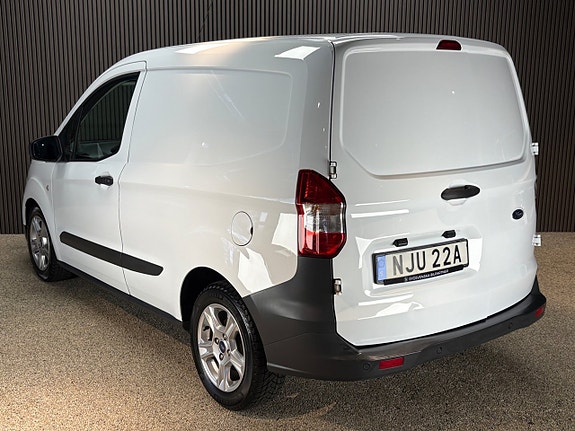 Ford Transit Courier 4 of 14