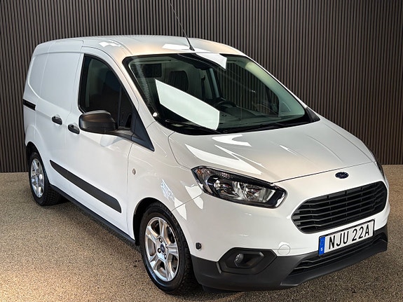 Ford Transit Courier 3 of 14