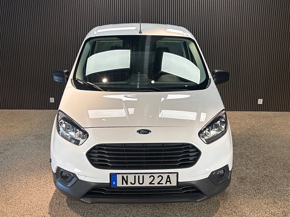 Ford Transit Courier 2 of 14