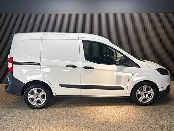 Ford Transit Courier 12 of 14