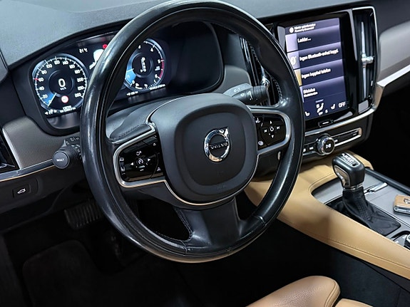 Volvo S90 2 of 30