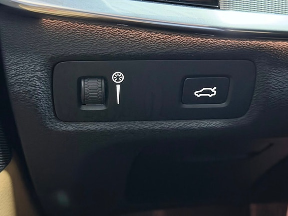 Volvo S90 26 of 30