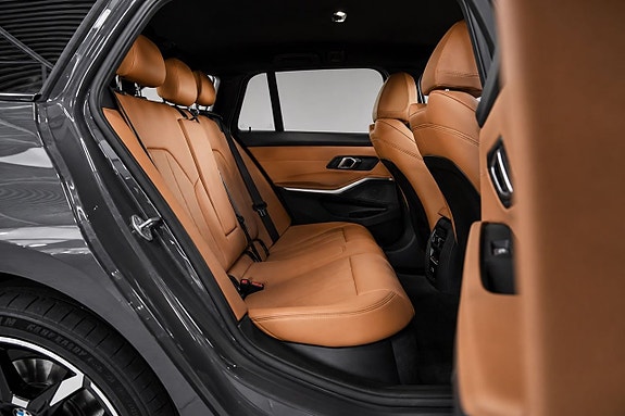 BMW 330e 15 of 25