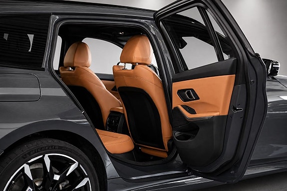 BMW 330e 14 of 25