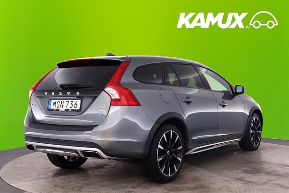 Volvo V60 Cross Country 4 of 21