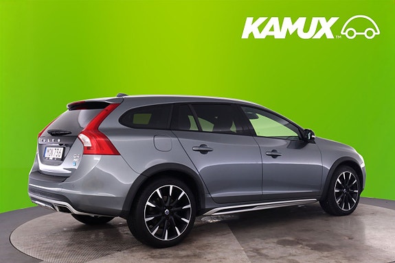 Volvo V60 Cross Country 2 of 21