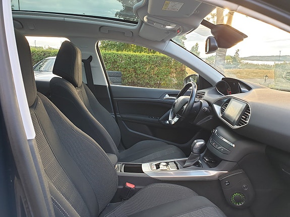 Peugeot 308 SW 21 of 29
