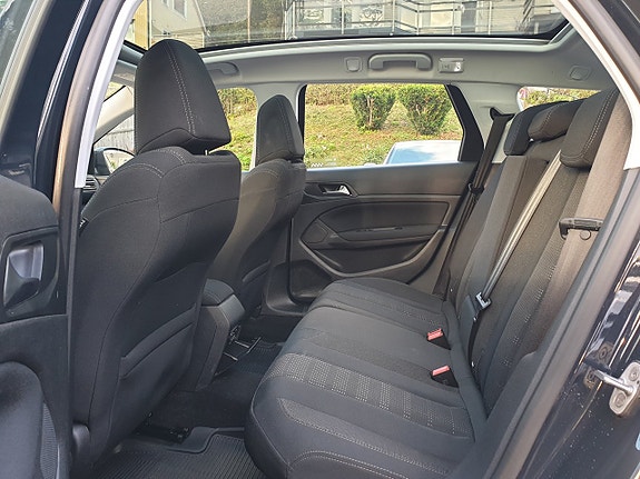 Peugeot 308 SW 19 of 29