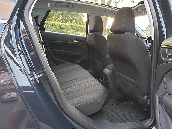 Peugeot 308 SW 20 of 29