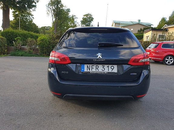 Peugeot 308 SW 7 of 29