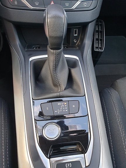 Peugeot 308 SW 15 of 29