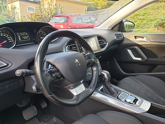 Peugeot 308 SW 18 of 29