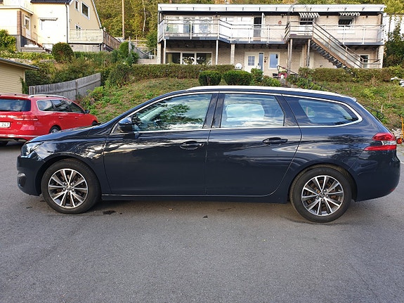 Peugeot 308 SW 9 of 29