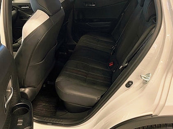 Toyota C-HR 8 of 9