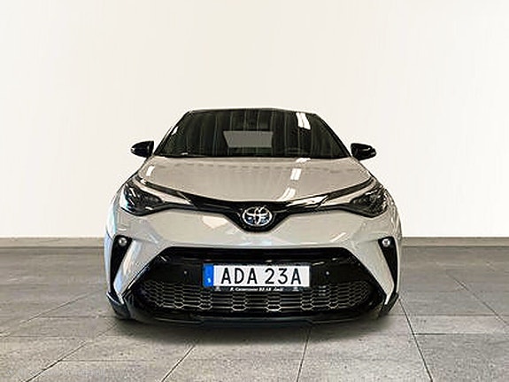 Toyota C-HR 2 of 9