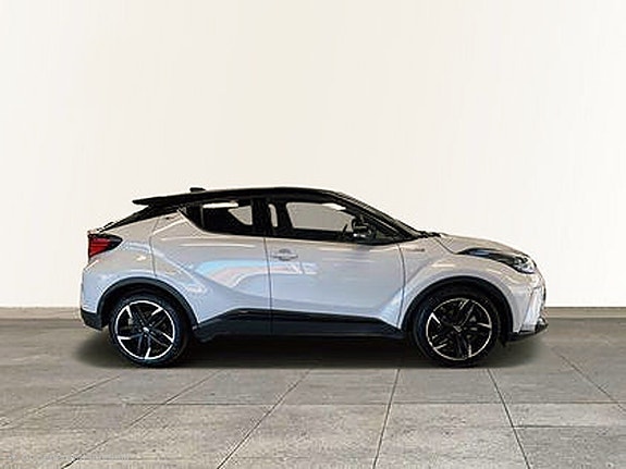 Toyota C-HR 5 of 9