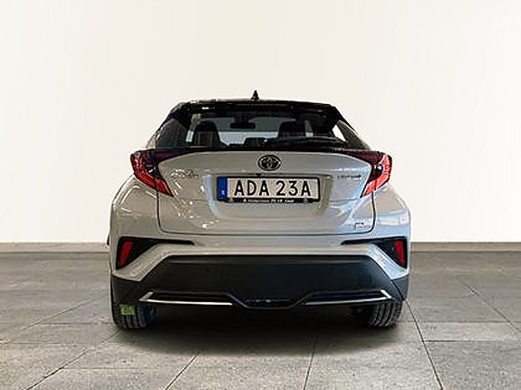 Toyota C-HR 3 of 9