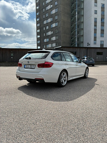 BMW 320i 3 of 12