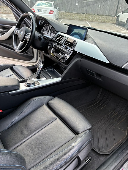 BMW 320i 6 of 12