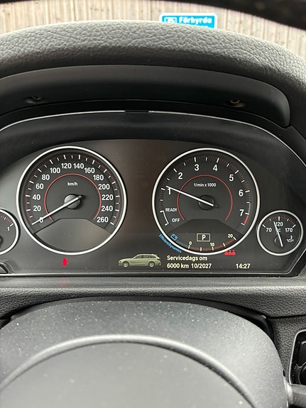 BMW 320i 10 of 12