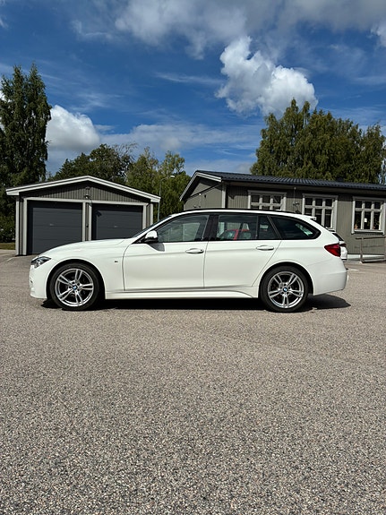 BMW 320i 2 of 12