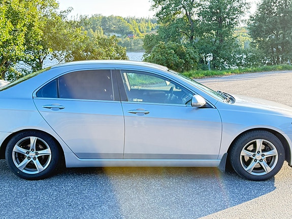 Honda Accord 4 of 7