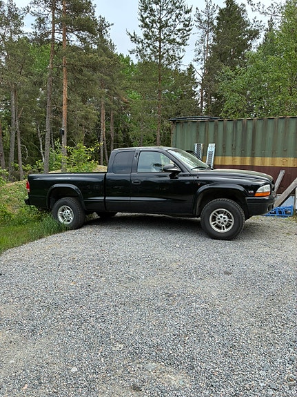 Dodge Dakota 2 of 3