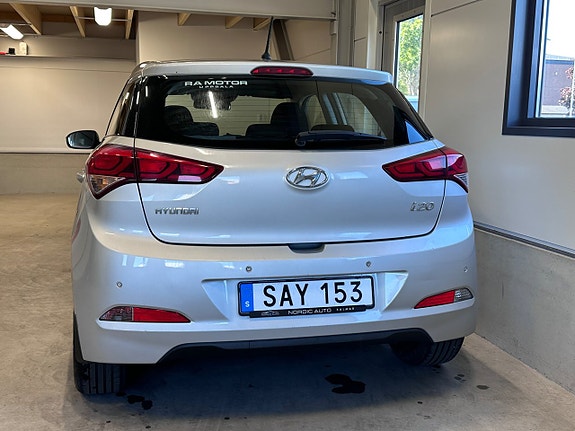 Hyundai i20 5 of 16