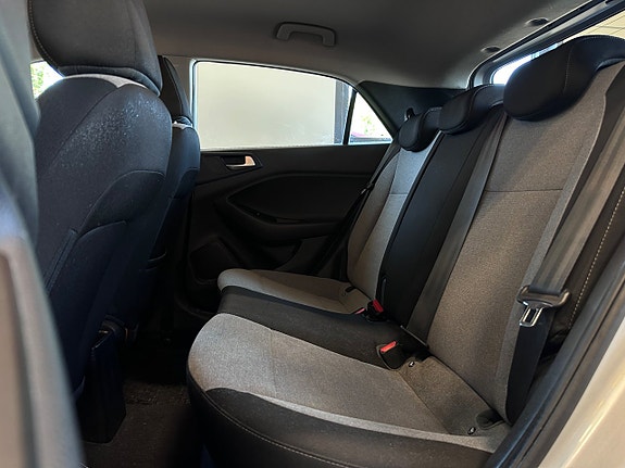 Hyundai i20 7 of 16