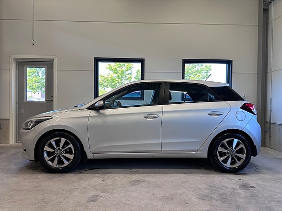 Hyundai i20 3 of 16