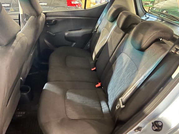 Hyundai i10 8 of 12