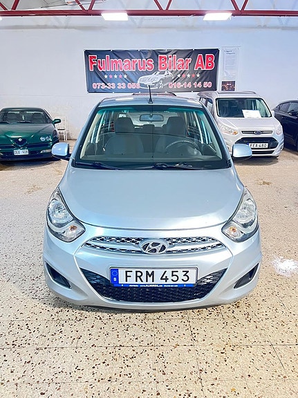 Hyundai i10 2 of 12