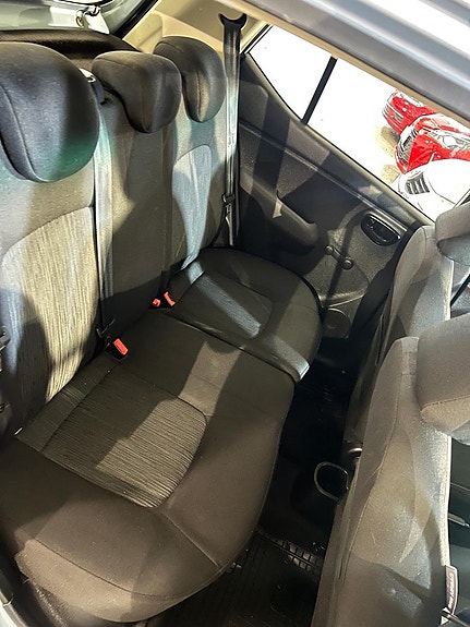 Hyundai i10 6 of 12