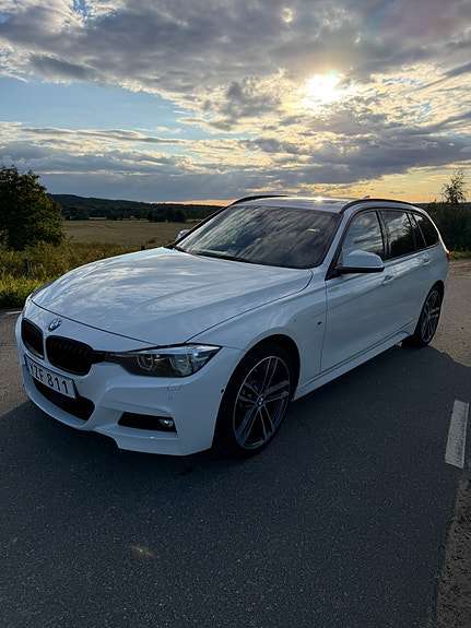 BMW 330i 2 of 17