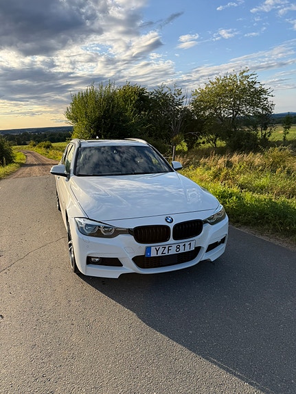 BMW 330i 3 of 17